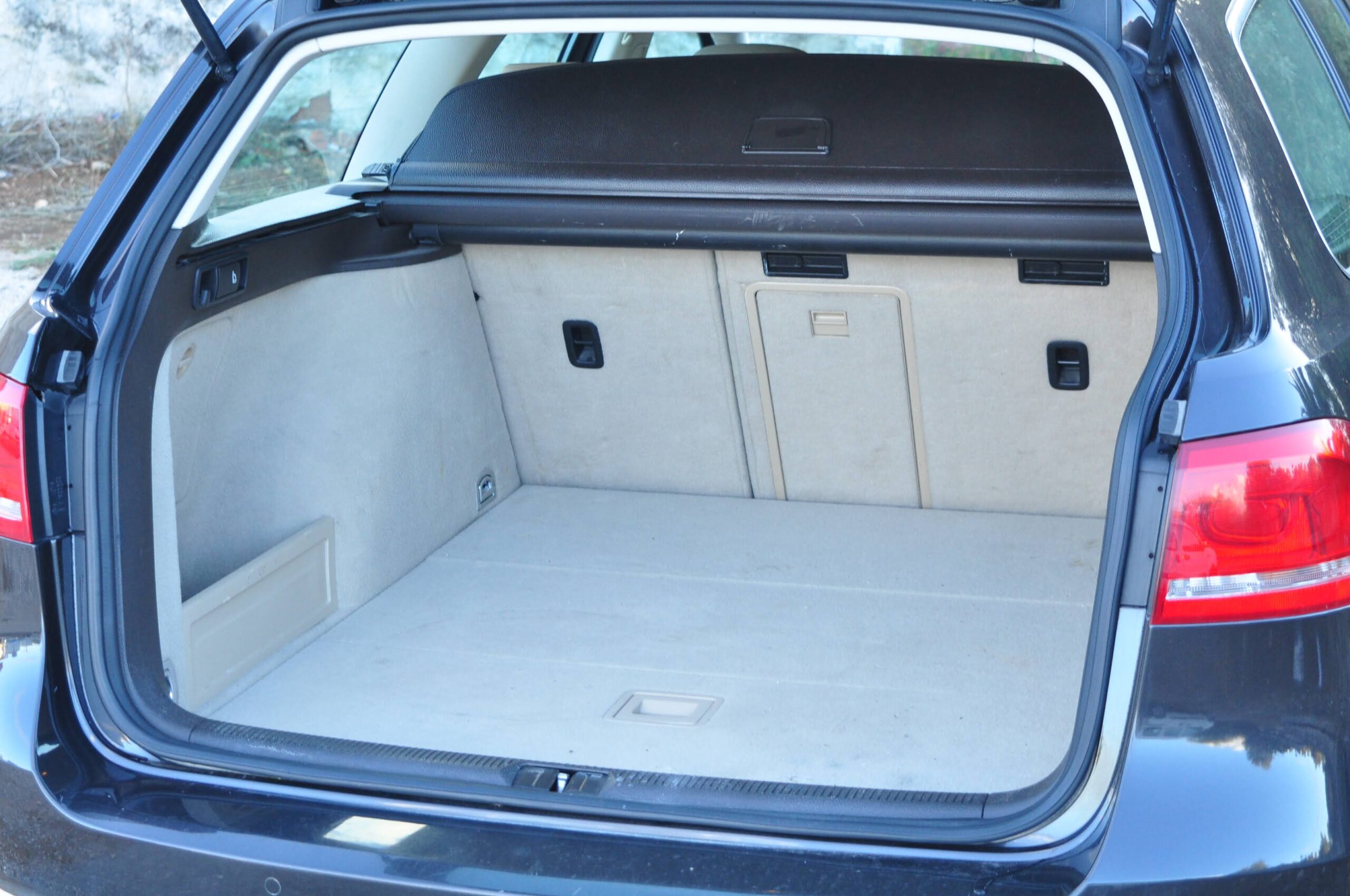 
								VOLKSWAGEN PASSAT B7 VARIANT 1.6 TDI Usado com Garantia cheio									