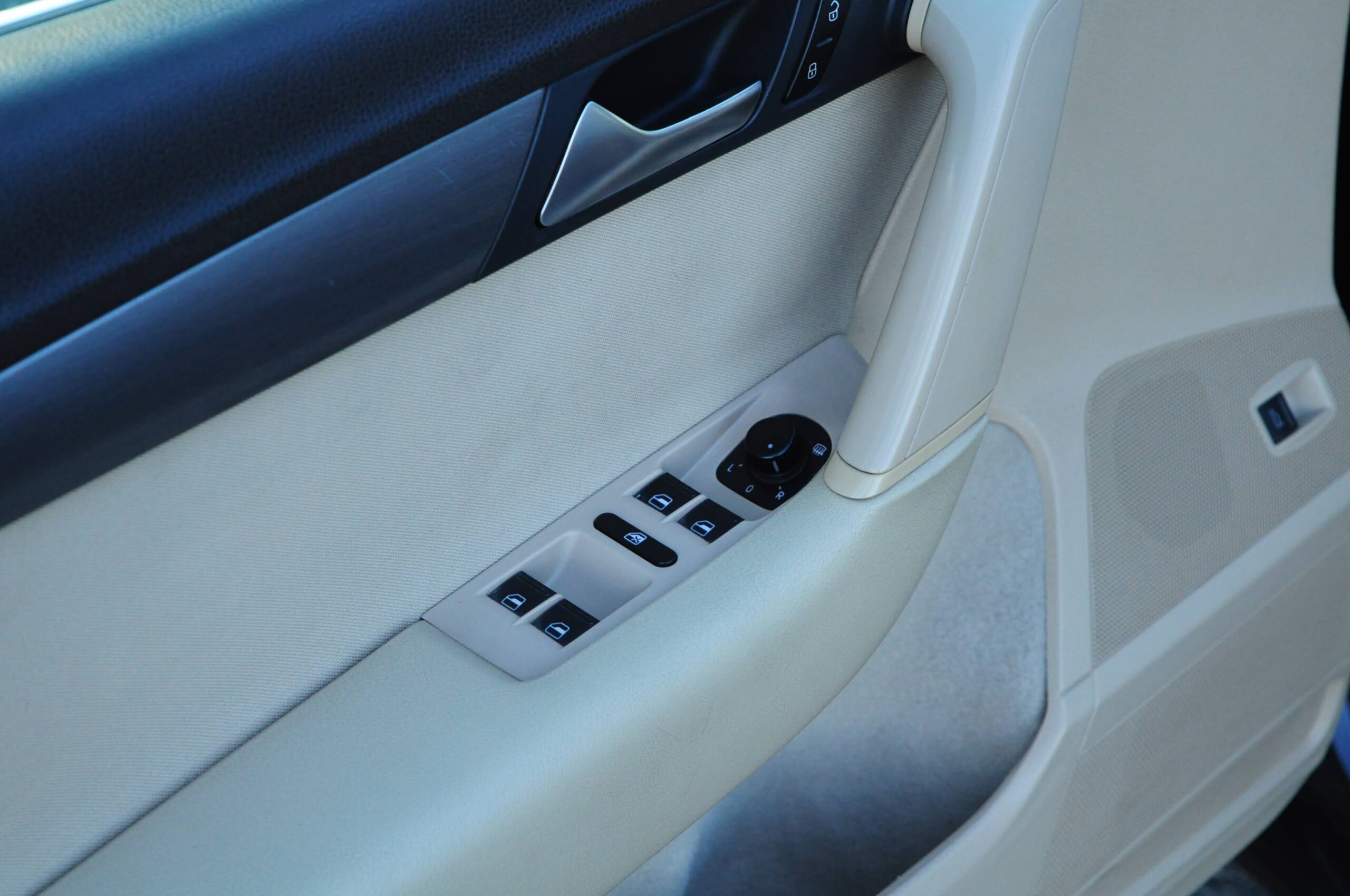 
								VOLKSWAGEN PASSAT B7 VARIANT 1.6 TDI Usado com Garantia cheio									