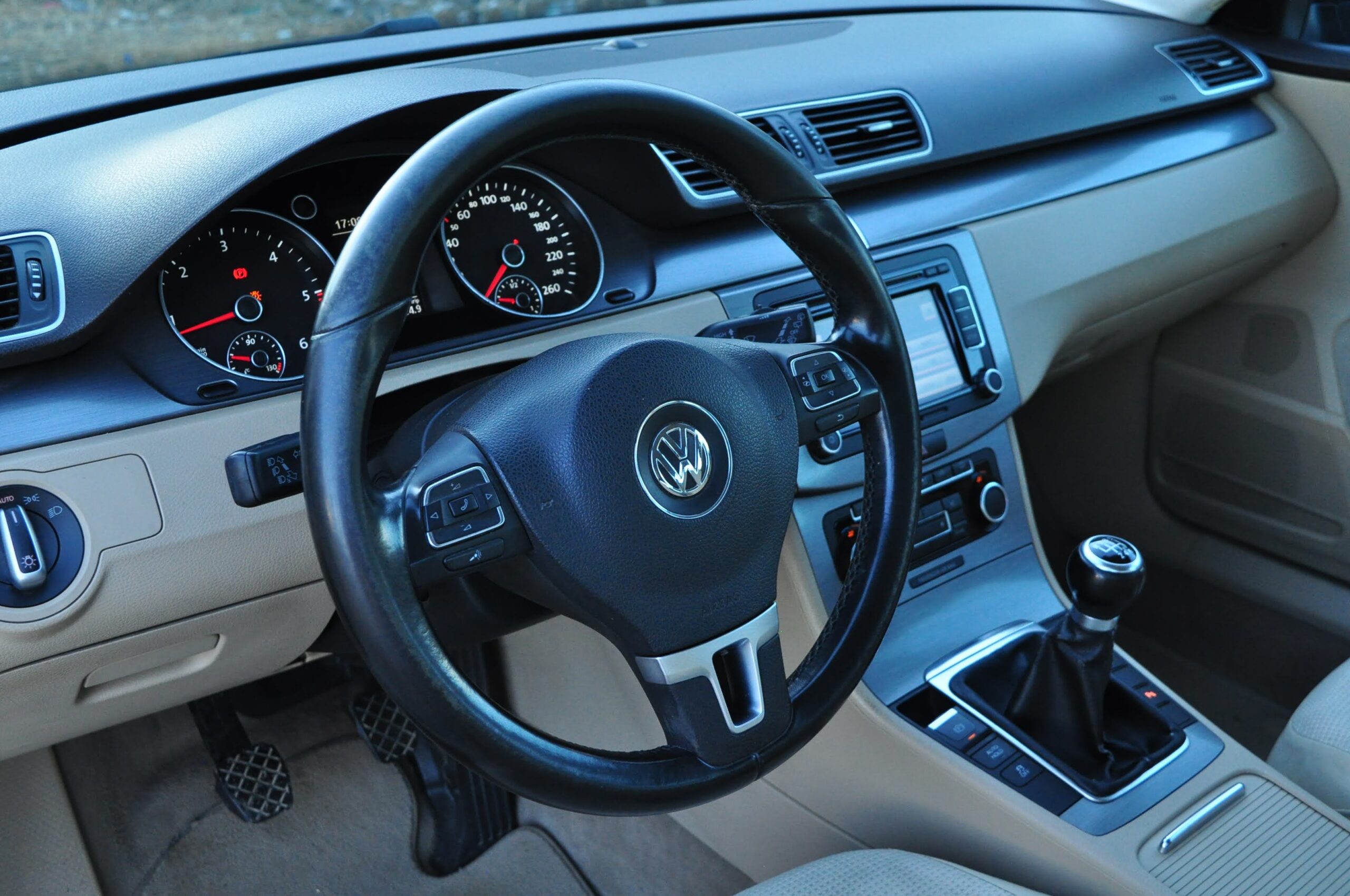 
								VOLKSWAGEN PASSAT B7 VARIANT 1.6 TDI Usado com Garantia cheio									