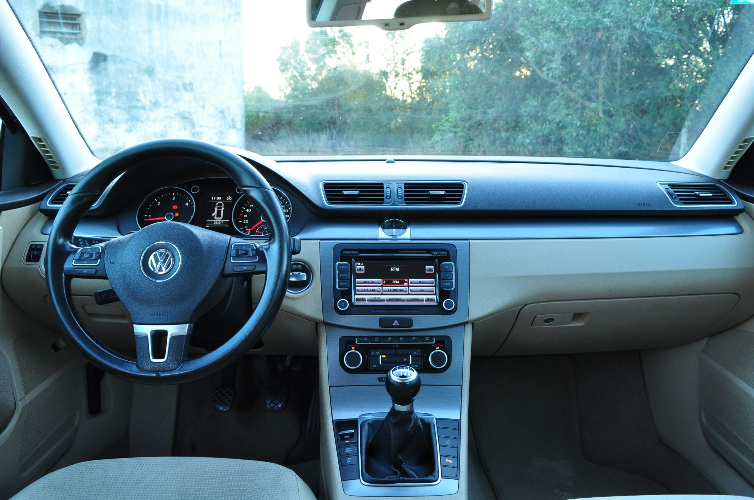 
								VOLKSWAGEN PASSAT B7 VARIANT 1.6 TDI Usado com Garantia cheio									