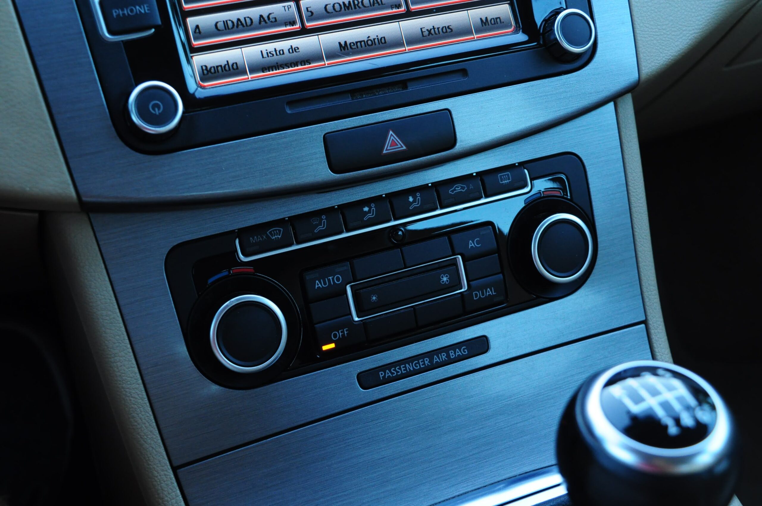 
								VOLKSWAGEN PASSAT B7 VARIANT 1.6 TDI Usado com Garantia cheio									