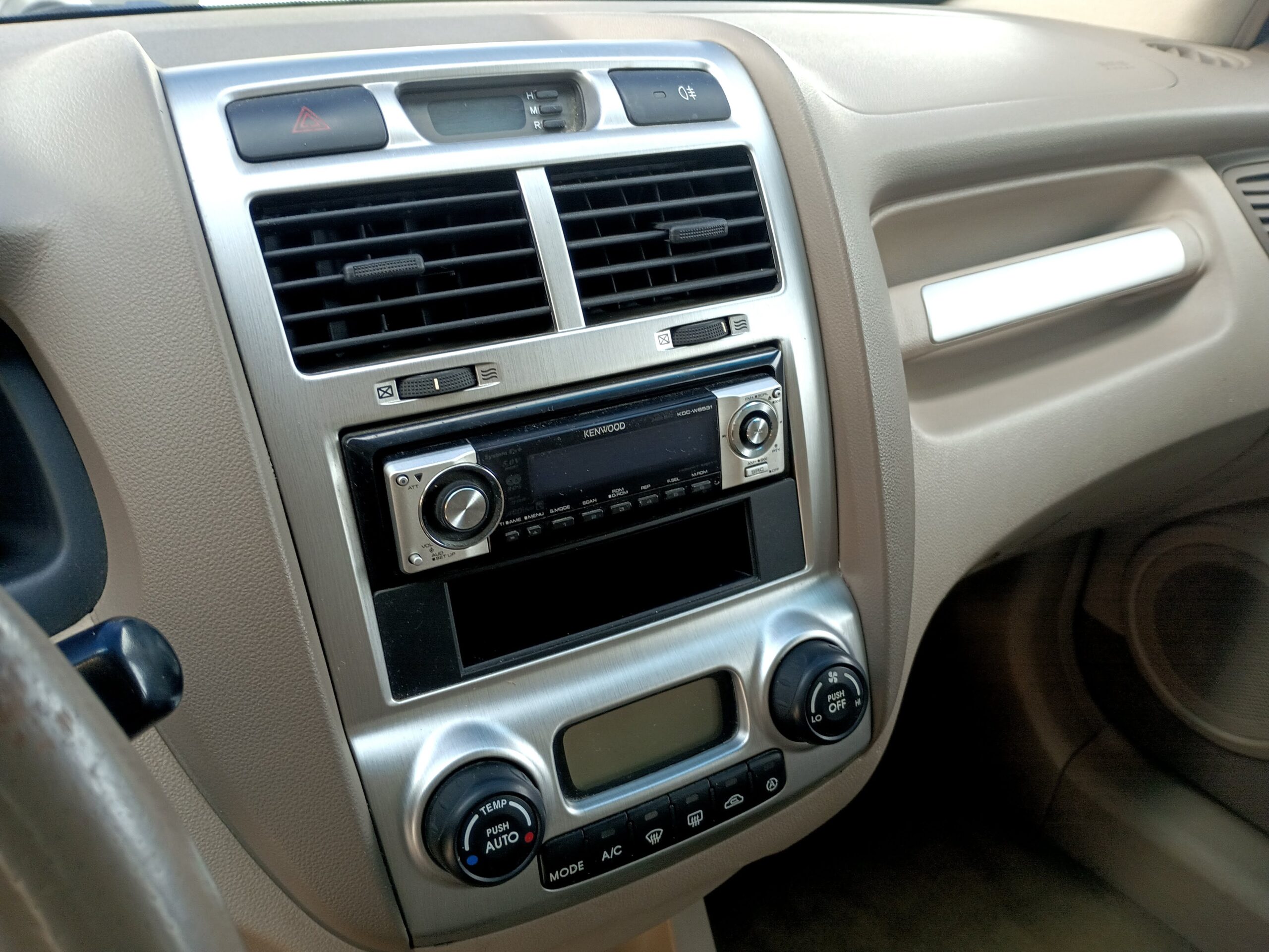 
								KIA SPORTAGE II 2.0 CRDI 2005 Usado com garantia Faro Algarve cheio									