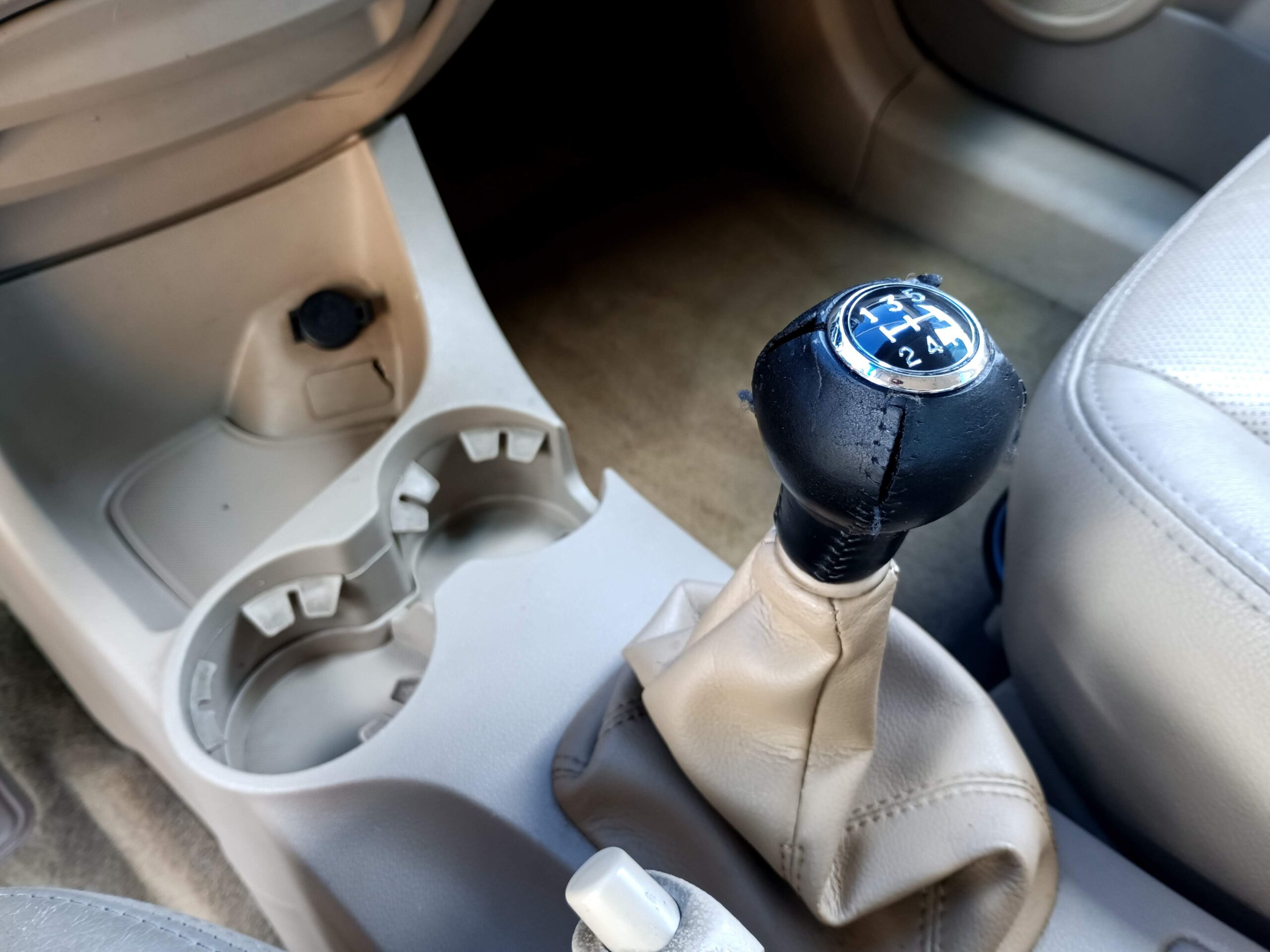 
								KIA SPORTAGE II 2.0 CRDI 2005 Usado com garantia Faro Algarve cheio									