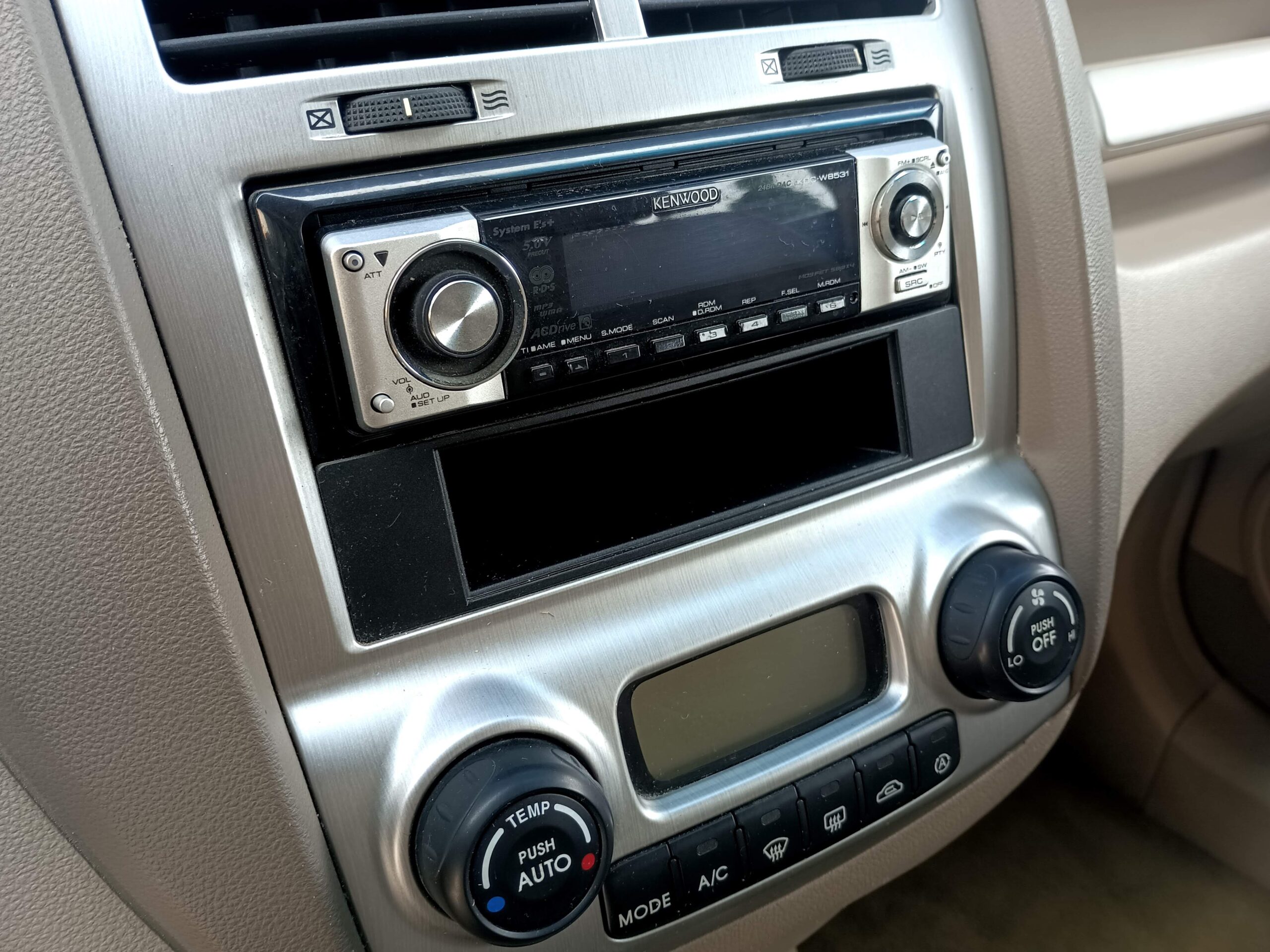 
								KIA SPORTAGE II 2.0 CRDI 2005 Usado com garantia Faro Algarve cheio									