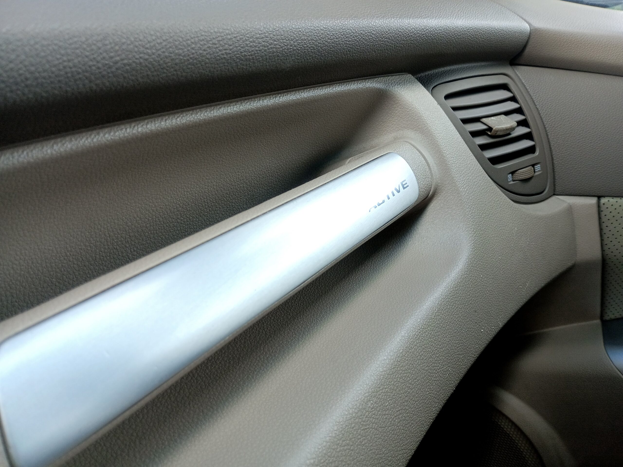 
								KIA SPORTAGE II 2.0 CRDI 2005 Usado com garantia Faro Algarve cheio									