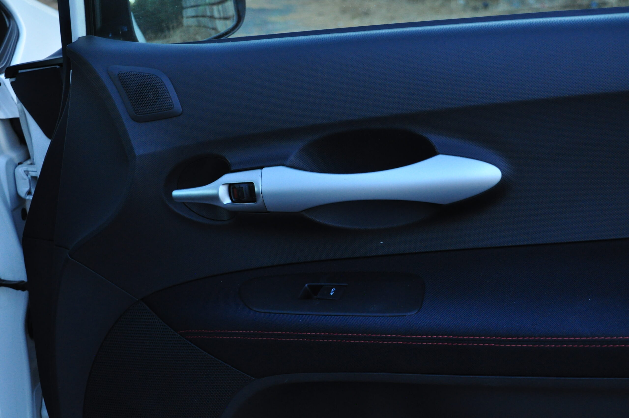 
								Toyota Auris 1.4 Gasóleo Usado com Garantia Algarve cheio									