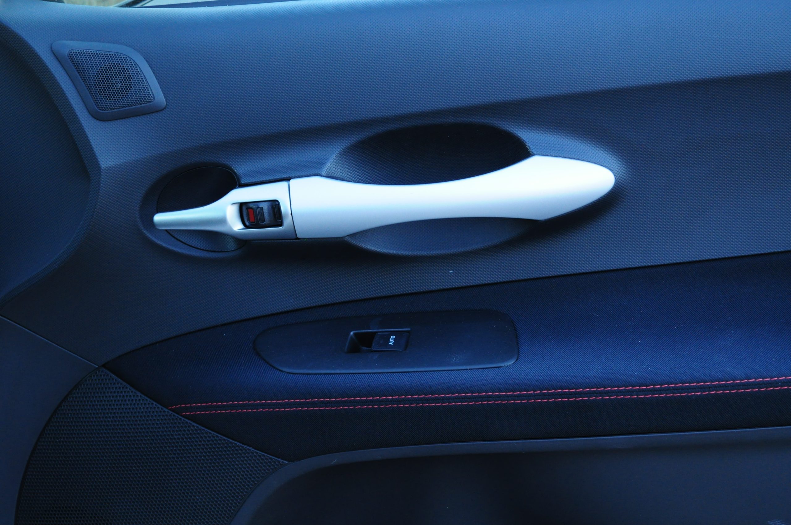 
								Toyota Auris 1.4 Gasóleo Usado com Garantia Algarve cheio									