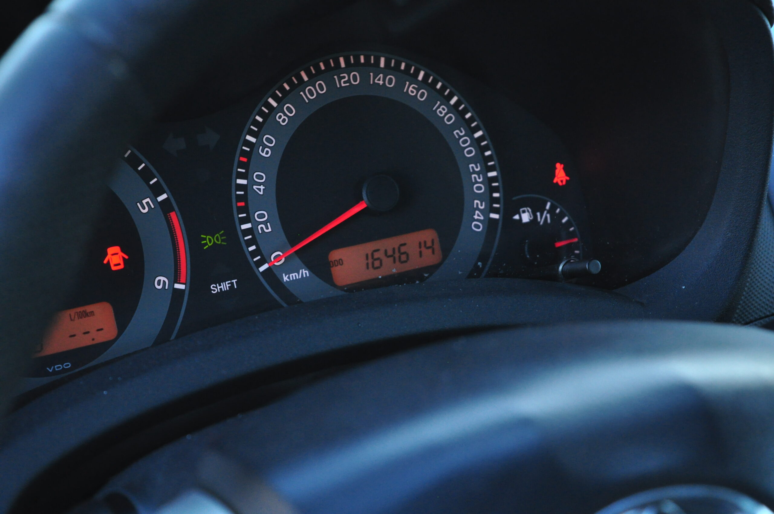 
								Toyota Auris 1.4 Gasóleo Usado com Garantia Algarve cheio									