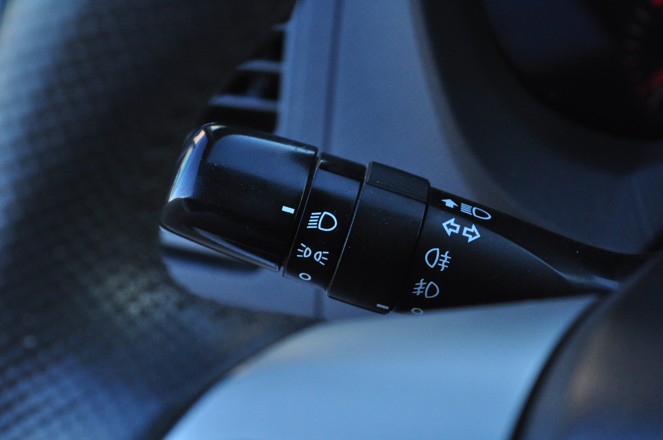 
								Toyota Auris 1.4 Gasóleo Usado com Garantia Algarve cheio									