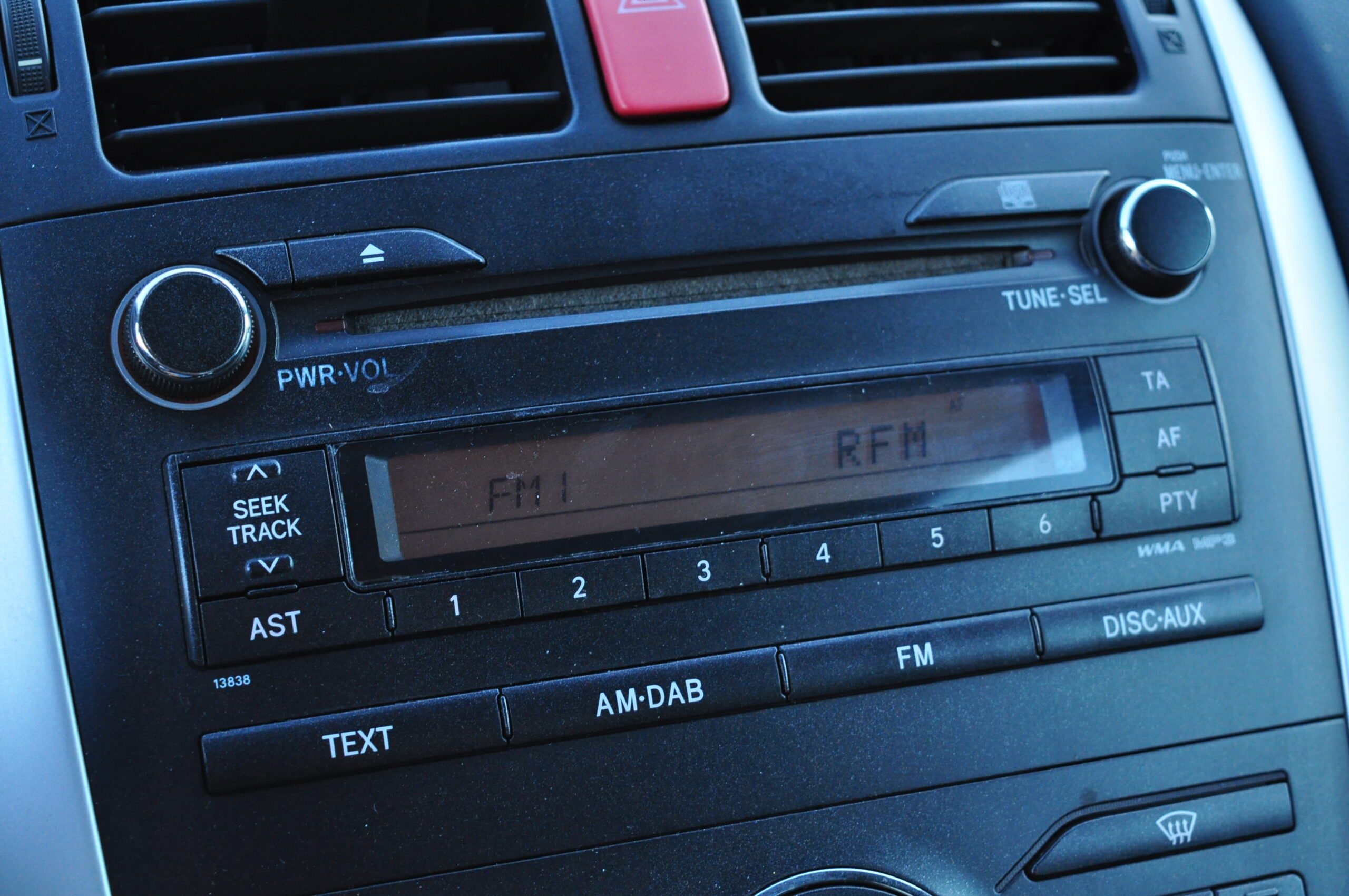 
								Toyota Auris 1.4 Gasóleo Usado com Garantia Algarve cheio									