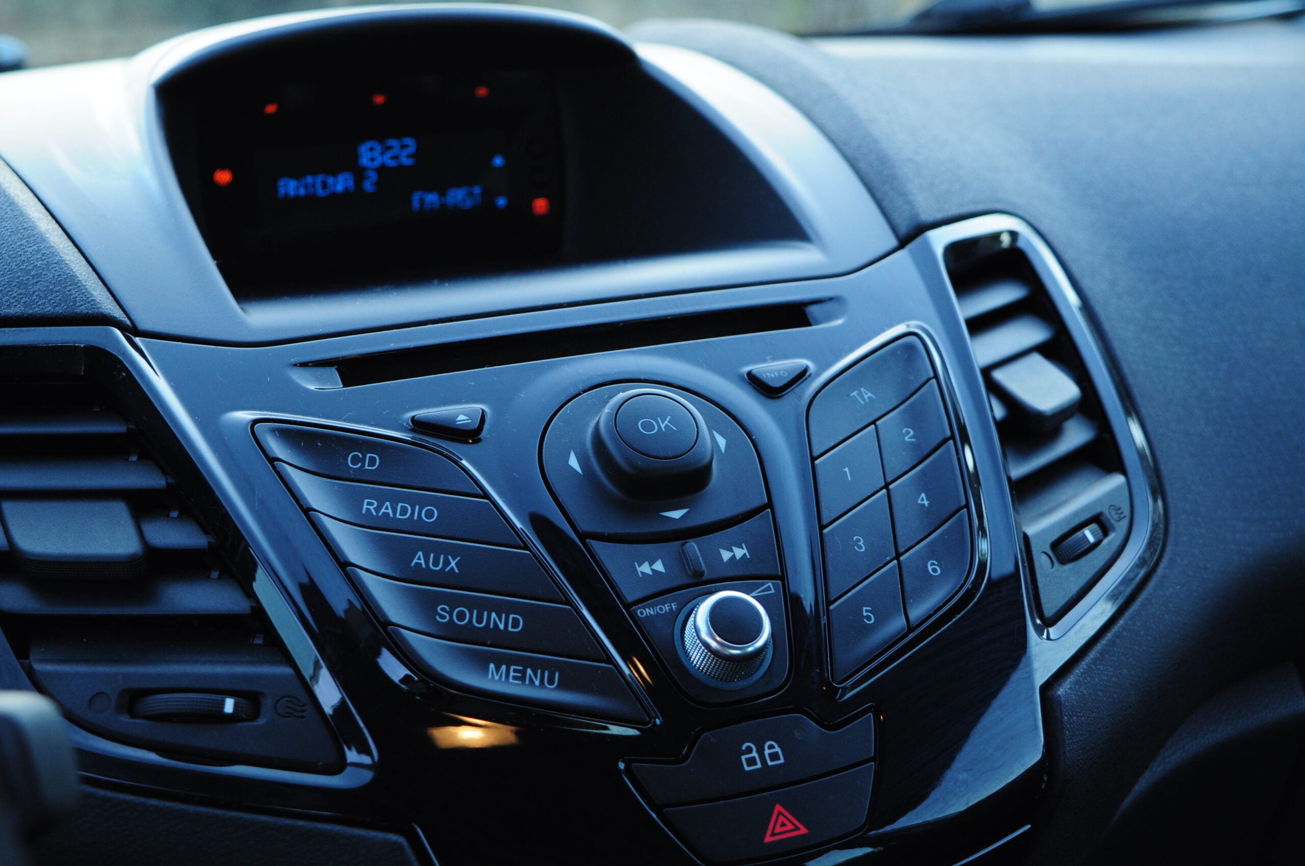 
								FORD Fiesta 1.0 2015 Usado Faro Algarve cheio									