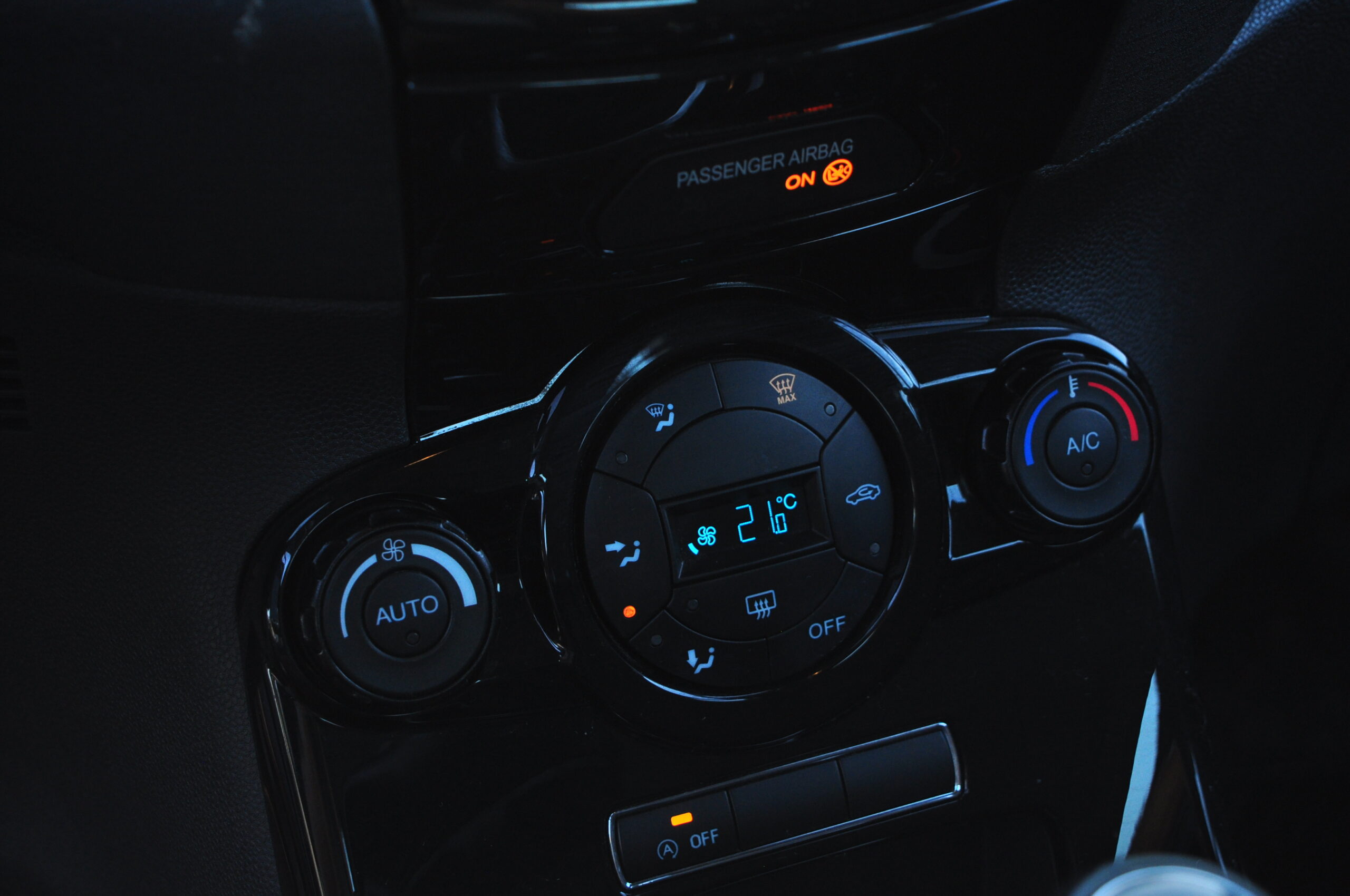 
								FORD Fiesta 1.0 2015 Usado Faro Algarve cheio									