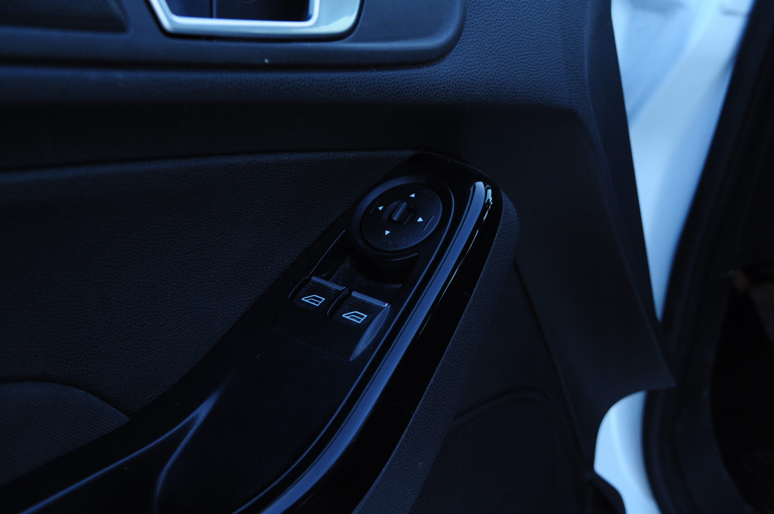 
								FORD Fiesta 1.0 2015 Usado Faro Algarve cheio									