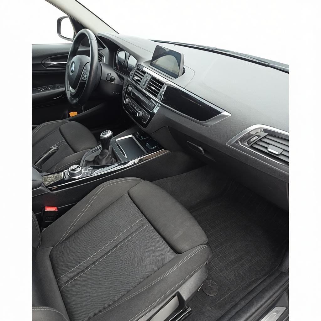 
								BMW 116d Sport 2018 Gasóleo com Garantia Faro Algarve cheio									